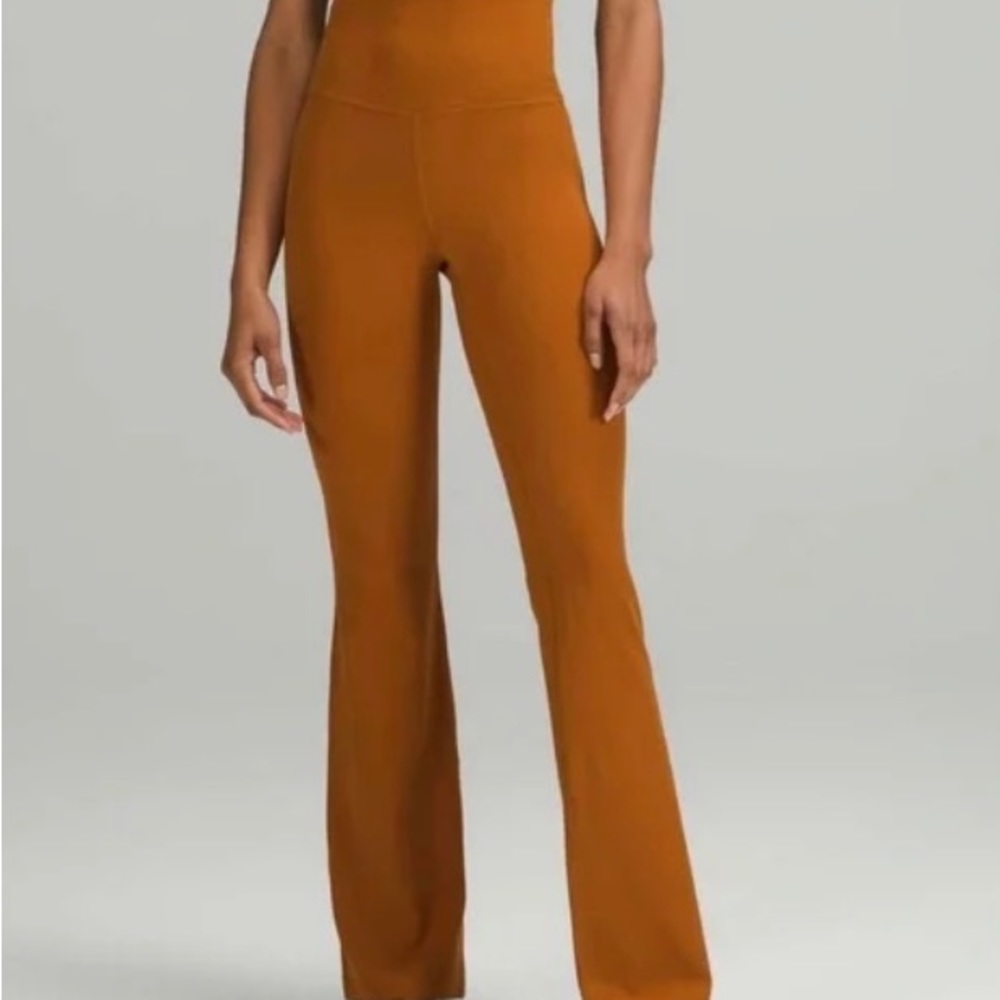 NWT Lululemon Butternut Brown SHR Flare. Size 10